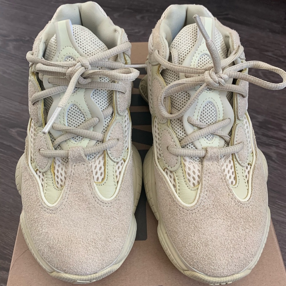 YEEZY 500 Super Moon SZ5, worn only once!